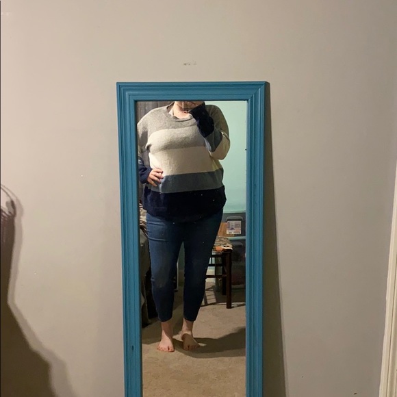 sweater - Picture 2 of 2